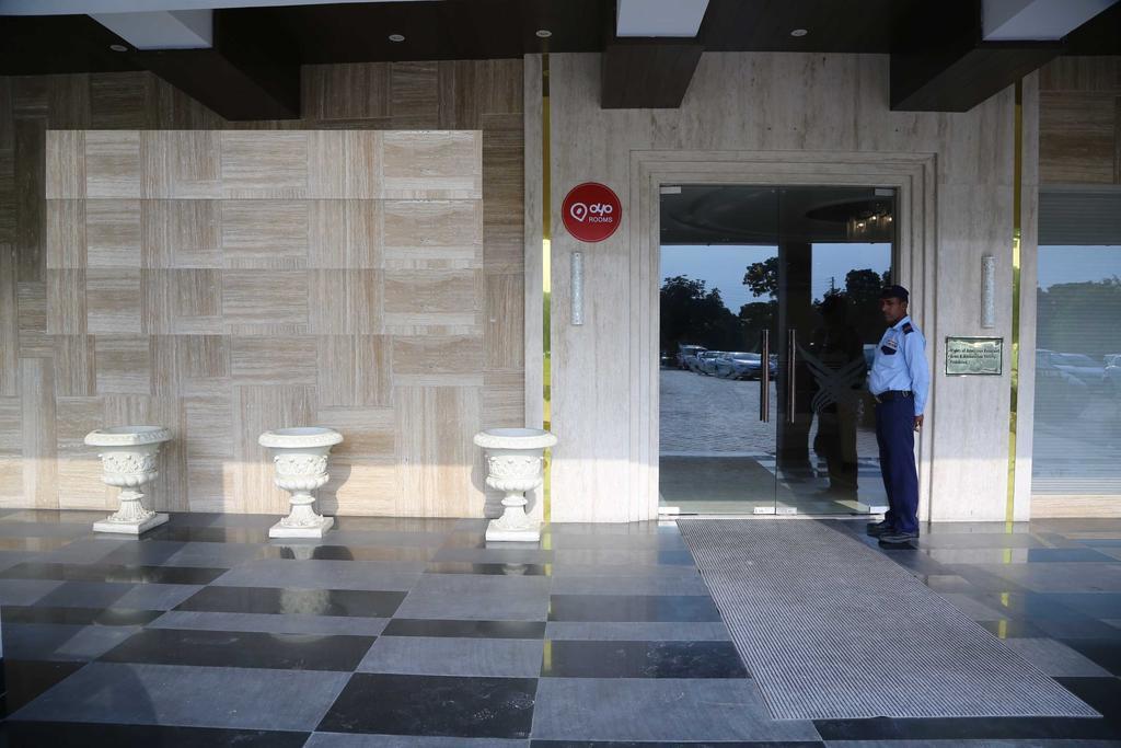 Oyo Premium Panchkula Sector 5 Ξενοδοχείο Εξωτερικό φωτογραφία